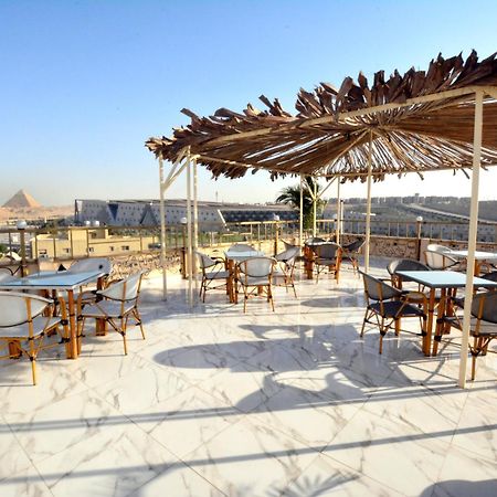 Topview Pyramids And Museum Nazlet el Simman Bagian luar foto